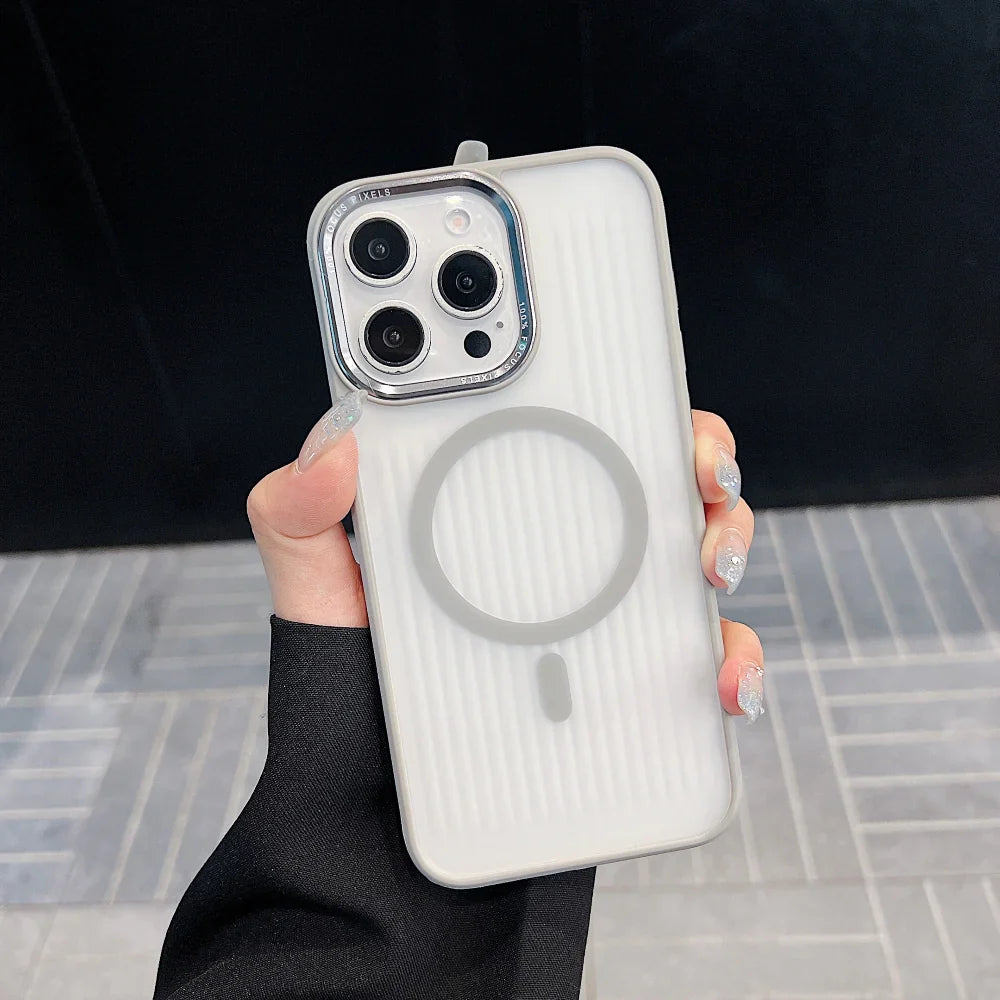 Metal Lens Frame Magnetic Wireless PC (Hard) iPhone 13 Case