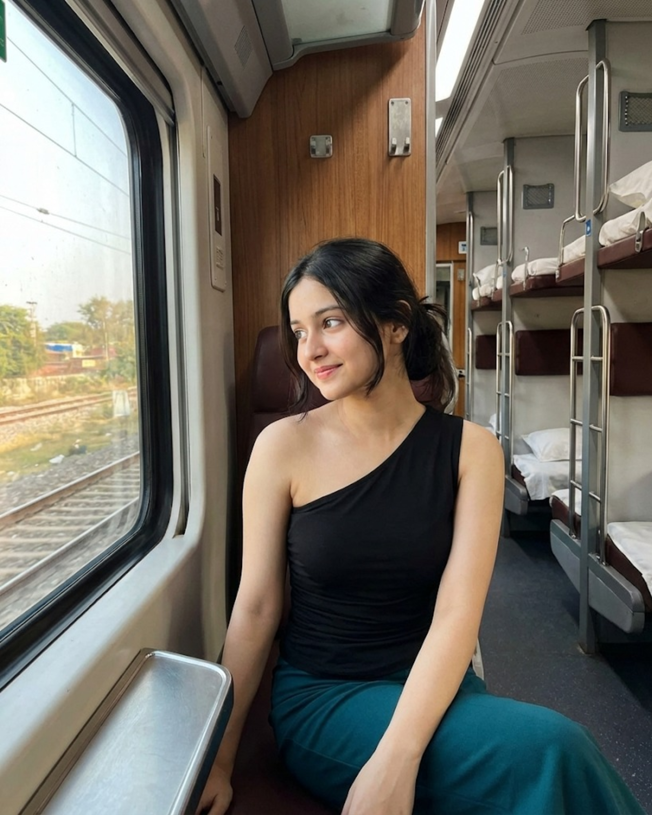 monocurve-essential-layer-tank-Black